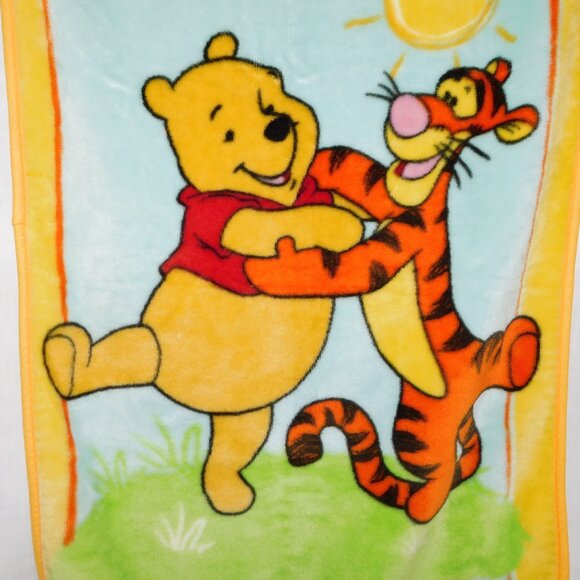 VTG Disney Winnie the Pooh Tigger Hugging Dancing 30" x 42" Plush Fleece Blanket - Picture 2 of 5